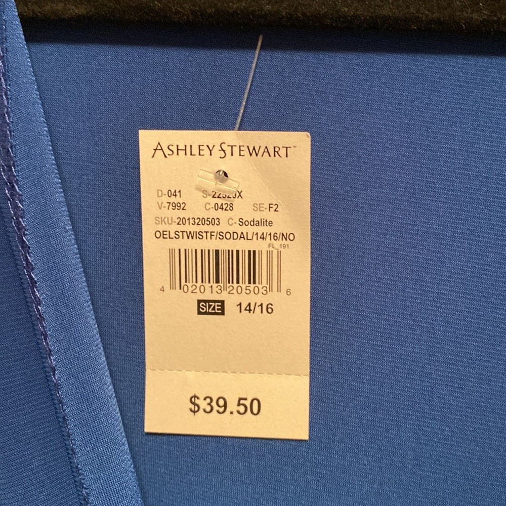 Brand New Ashley Stewart Blue Twist Front Top…size 14/16 - Picture 5 of 5